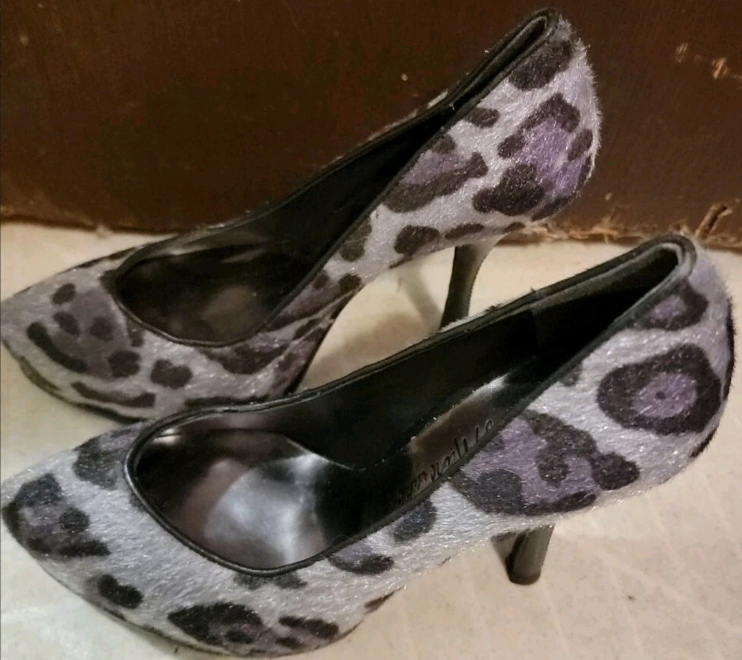 Guess by Marciano Leopard Print Round Toe Stilettos Size 6M