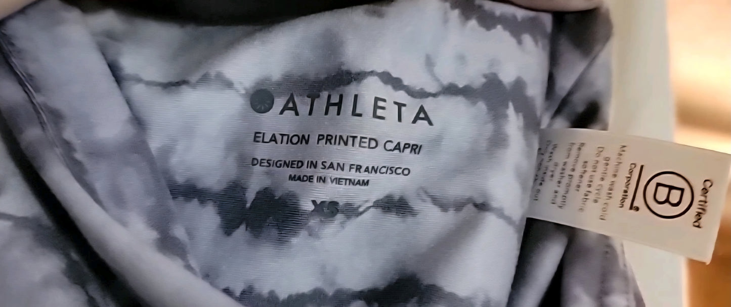 Athleta Elation Printed Capri Leggings Tahiti Dusk Purple Size XS