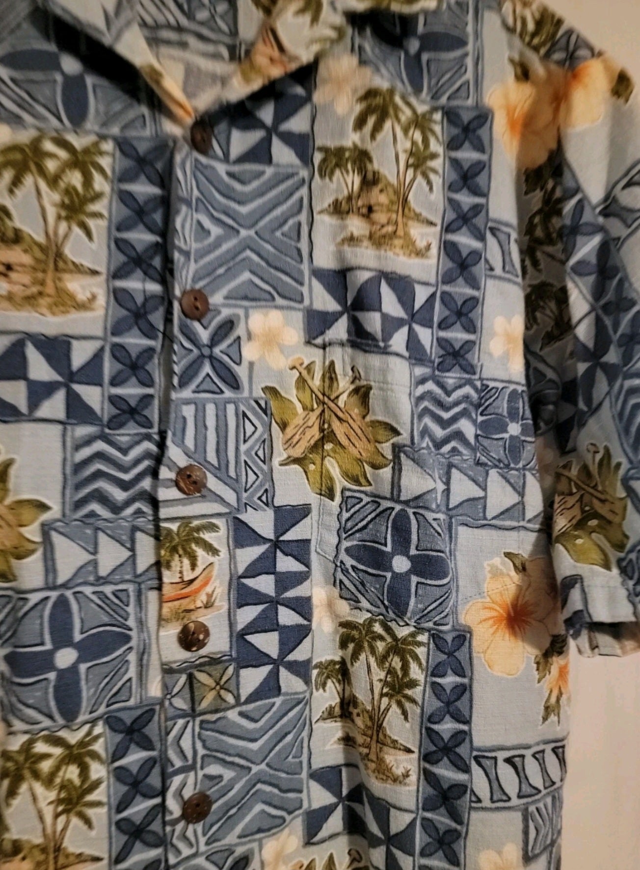 Hilo Hattie Hawaiian Aloha Shirt Flower Made in Hawaii Hibiscus Size Medium