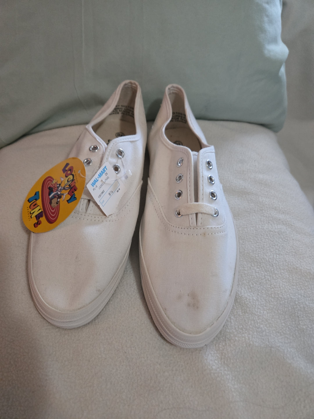 Vintage 90s Looney Tunes Taz NWT Shoes Womens Size 9.5-Please Read Description