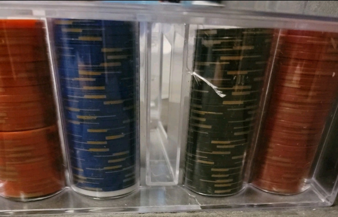 Professional Players ( PP ) Poker Chip Set 4 Colors 100 Piece Plus Case