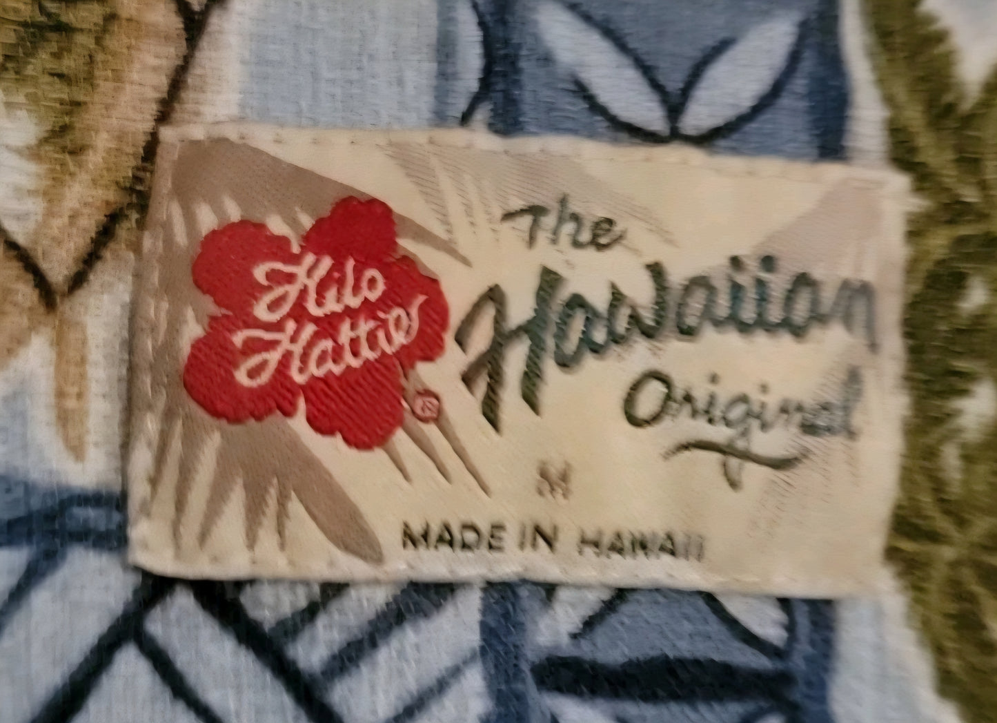 Hilo Hattie Hawaiian Aloha Shirt Flower Made in Hawaii Hibiscus Size Medium