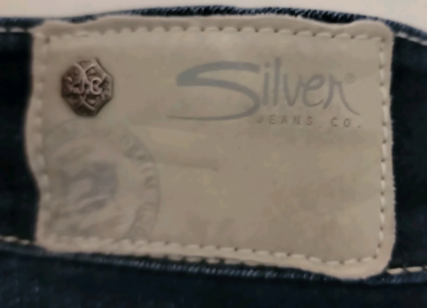 Silver Jeans Co Dark Wash Blue Jeans Suki Capri Size 27x22.5