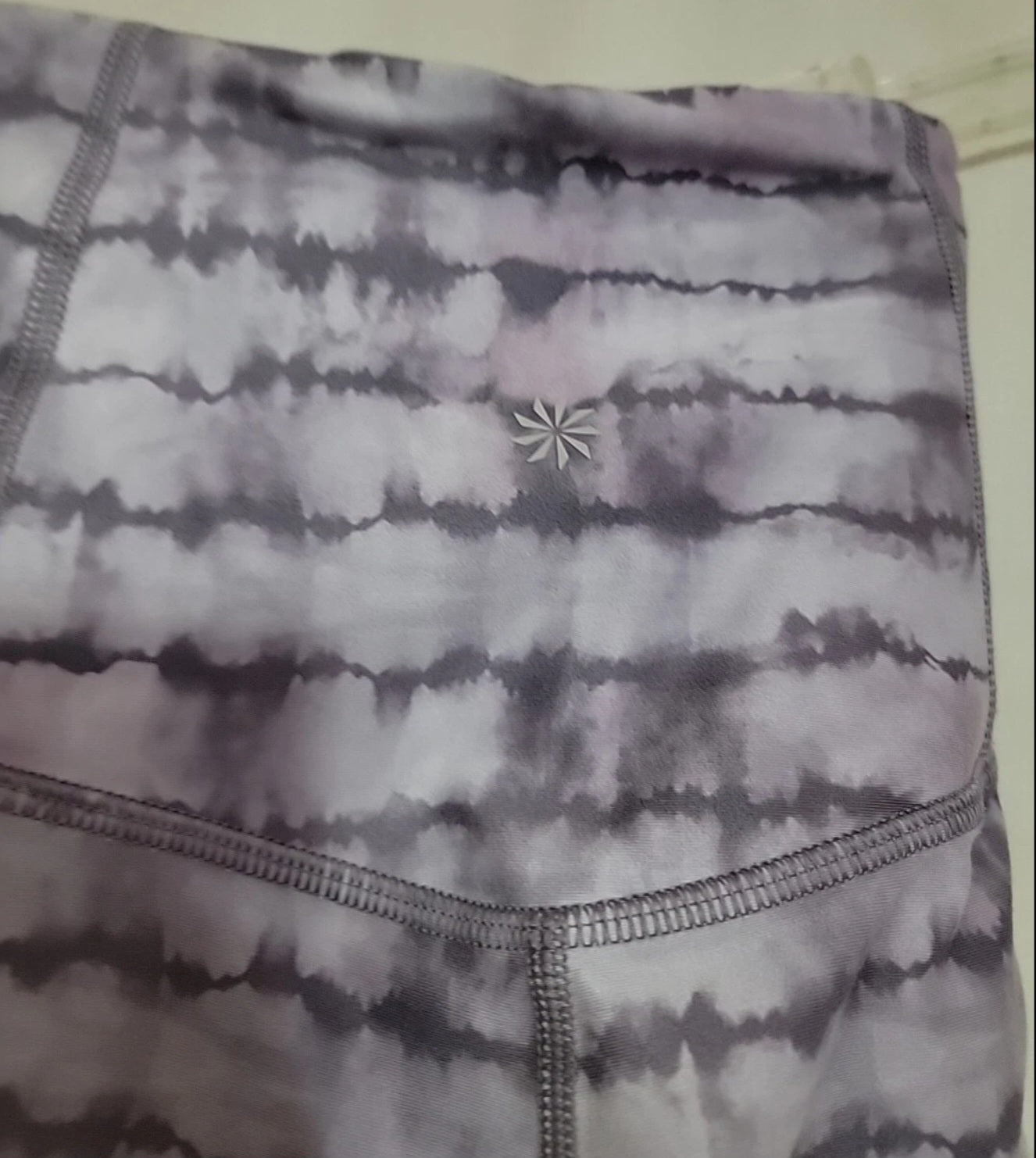 Athleta Elation Printed Capri Leggings Tahiti Dusk Purple Size XS